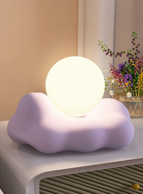 创意奶油风卧室床k头柜装饰品北欧抽象客厅家居摆件结婚礼物送新