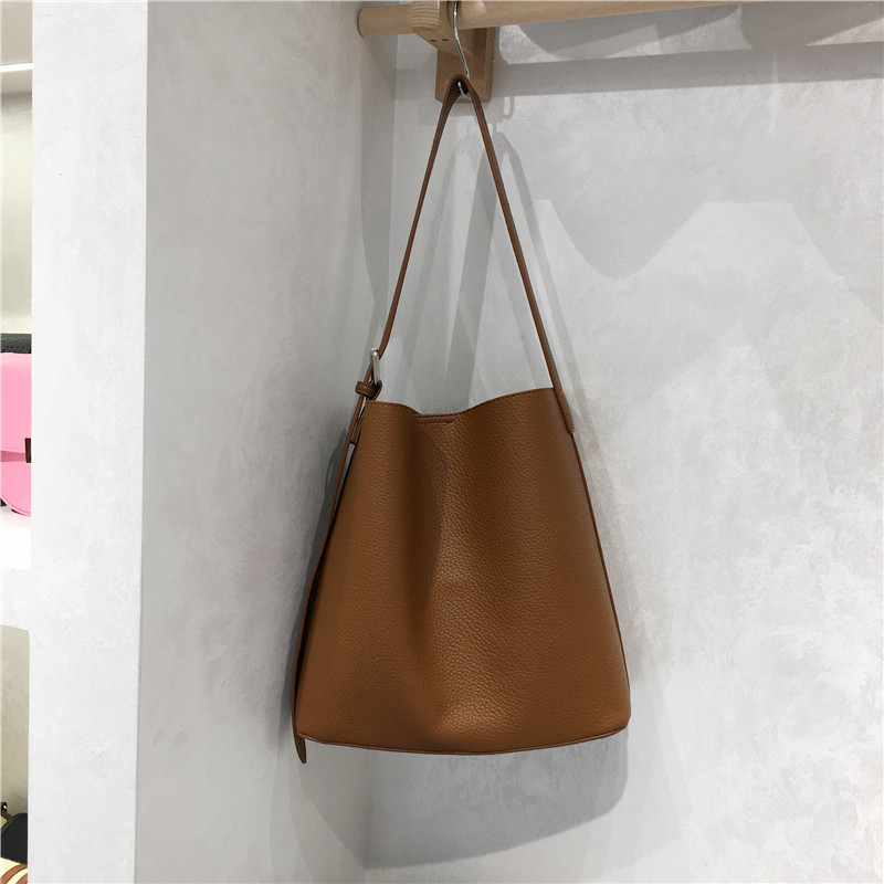 小脏柜 包包女2024新款高级质感慵懒风大容量通勤单肩斜挎水桶包,淘宝优惠券,粉丝福利购,淘宝优惠卷