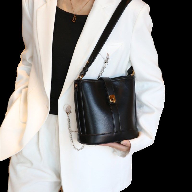 2024春季新款韩系时尚撞色水桶包百搭单肩斜挎包小,淘宝优惠券,粉丝福利购,淘宝优惠卷