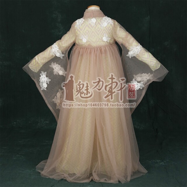 Apricot fairy date performance Hanfu white light same style