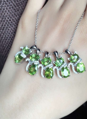 纯银镶嵌绿色宝石猫咪锁骨链吊坠