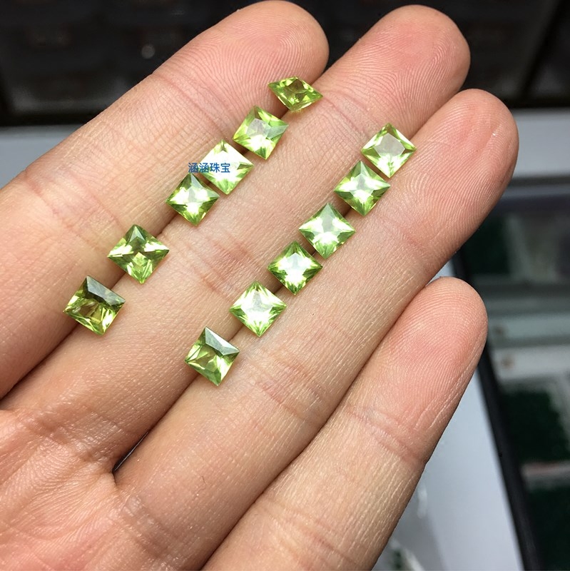 天然橄榄石裸石戒面方形3*3 3.5 4*4 5*5 6*6 7*7可镶戒指 吊坠 - 图1