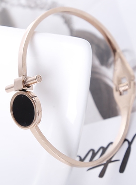 欧美风圆牌镀18k玫瑰金钛钢手环