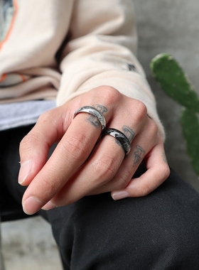 KORKEN欧美字母魔戒钛钢情侣戒指