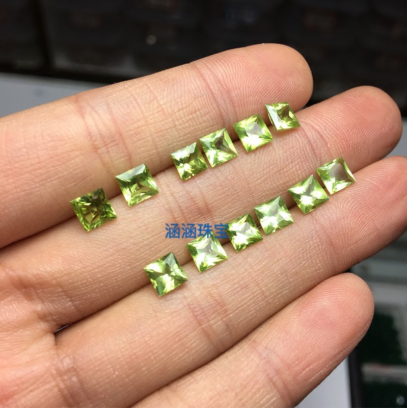 天然橄榄石裸石戒面方形3*3 3.5 4*4 5*5 6*6 7*7可镶戒指 吊坠 - 图0