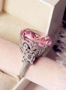 鸽子蛋道具大钻戒夸张霸气椭圆形