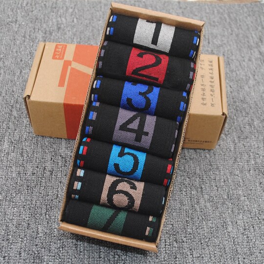 袜子男中筒纯棉长袜秋冬个性星期天学生袜创意情侣袜懒人袜运动袜