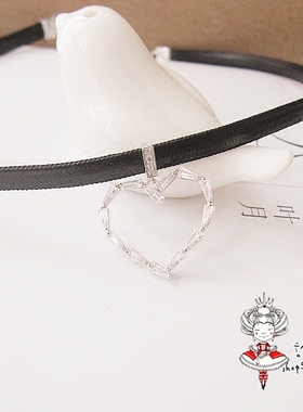 冷淡风黑色皮质镶锆石桃心形短链