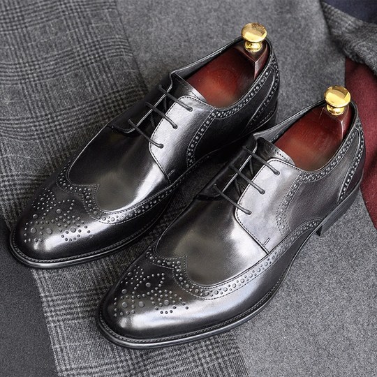 手工真皮男士尖头商务正装皮鞋透气固特异布洛克款式雕花休闲男鞋