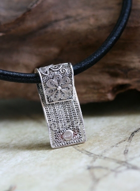 银花丝镶嵌红色玛瑙吊坠