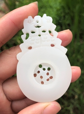 和田玉扭转乾坤吊坠送证书