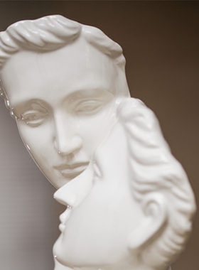 原创欧美人物橱柜软装结婚工艺品