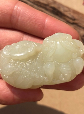 青白玉如意貔貅立体本命年吊坠