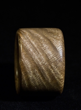 龙虫并雕斋金丝楠木满水波纹扳指