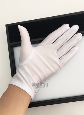 金银首饰品柜台导购营业员黑白色
