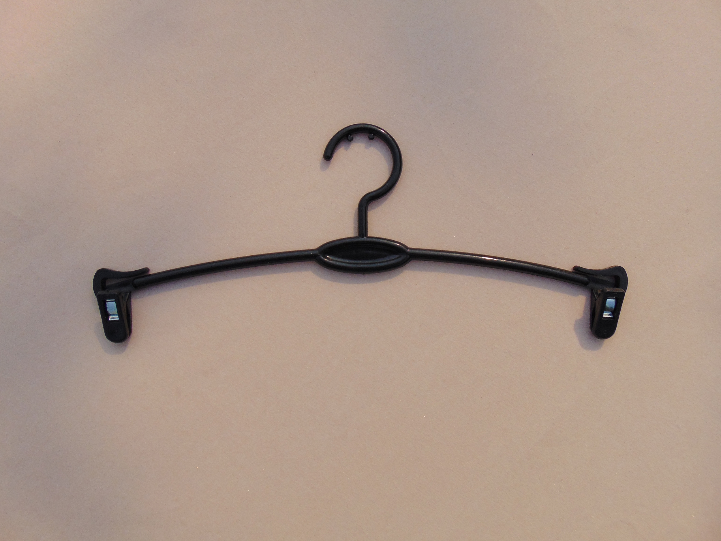 厂家直销全新软料扭不断内衣架 内衣店展示专用塑料衣架 - 图1