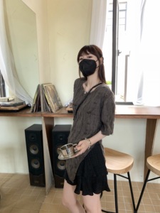 小君君布兰妮 慵懒时髦灰色破洞斜边T恤女夏装新款乞丐衫短袖上衣