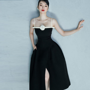 法式复古小黑裙2022越南小众设计师夏新款黑白撞色吊带礼服连衣裙