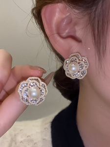 高级感锆石珍珠花朵耳钉女超仙气质简约百搭个性时尚优雅耳环耳饰