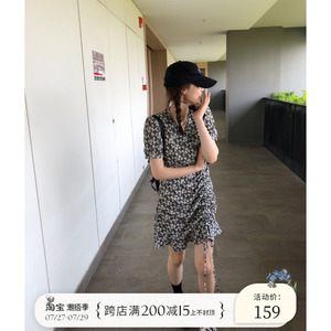 王少女的店碎花连衣裙子 2022年夏季新款v领泡泡袖荷叶边抽褶裙子