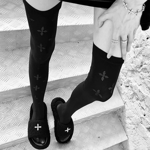 暗夜花园时髦精过膝长筒袜ins潮网红镂空十字架黑色显瘦中筒袜女
