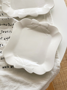 安木良品 外贸原单 法式创意蝴蝶结浮雕纯白陶瓷浅盘西餐平盘