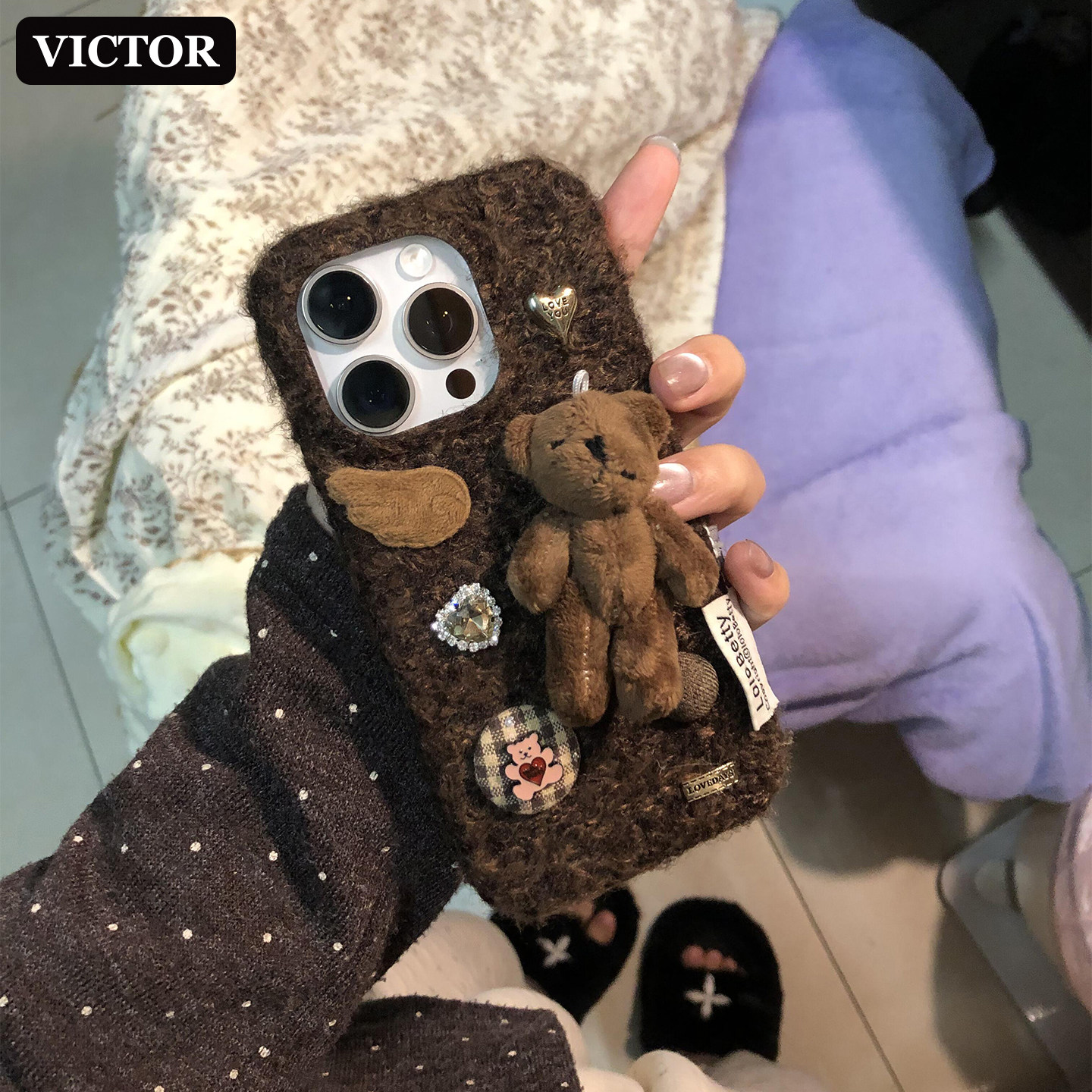 New autumn/winter style phone case for Apple iPhone 17 Pro Max, super popular plush bear design, premium look for iPhone 16, 15 Pro, incredibly beautiful, 14-inch brown velvet, 13-inch full-coverage drop-proof max protective case for women.