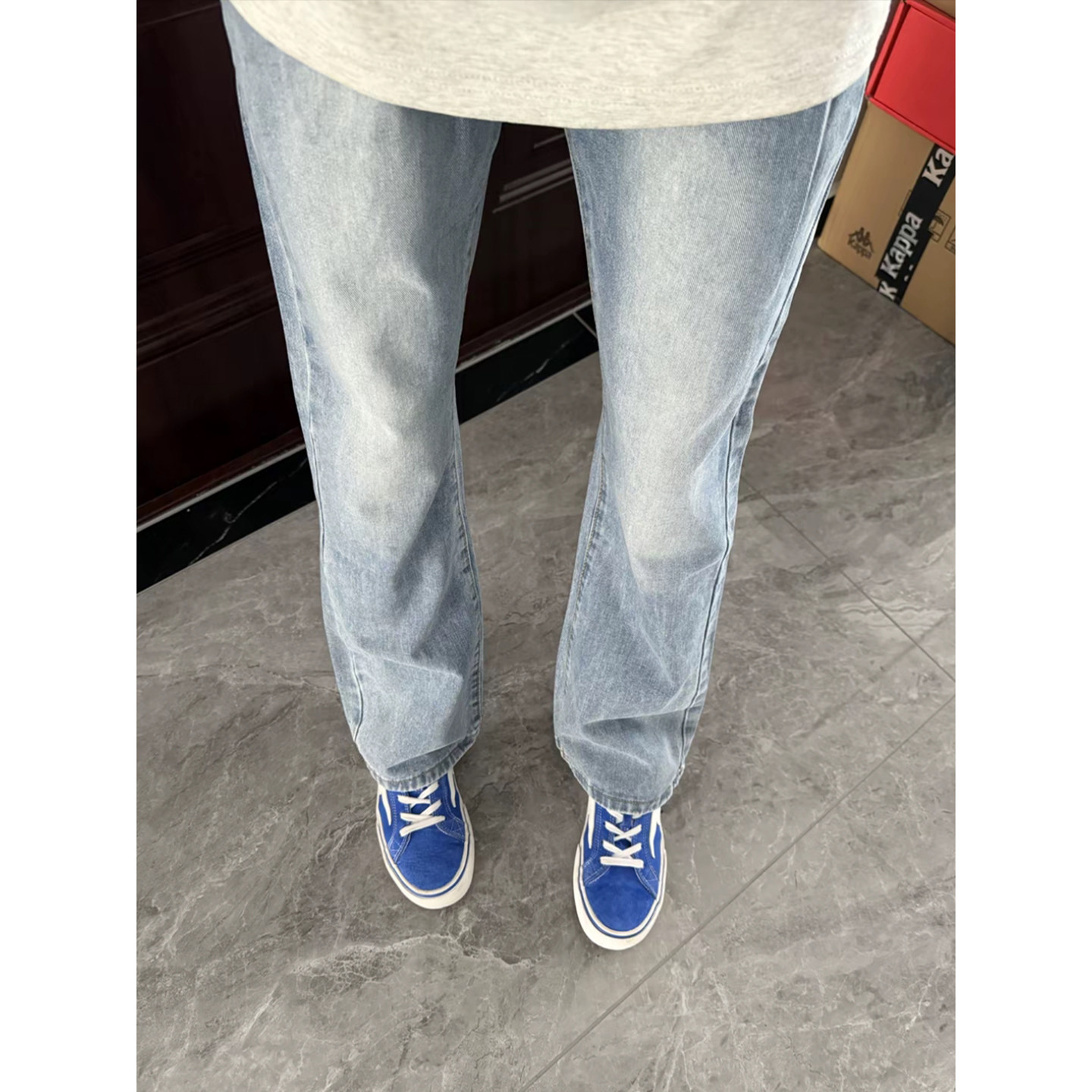 светло-голубые джинсы cleanfit, мужские брюки с микро-притачкой American high street vibe, летние тонкие приталенные брюки с прямыми штанинами