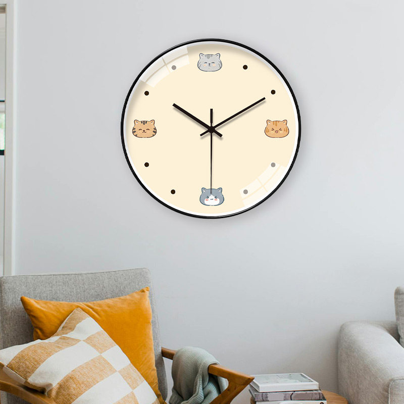 Кремовый стиль кошачьих настенных часов mute simple personality clock настенные часы 2025 new net red ins wind free punch