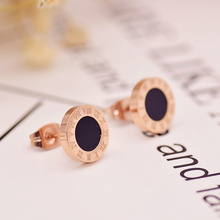 Colored gold 18K rose gold Roman numeral circular black titanium steel earrings Japanese and Korean versions of earrings, best friend trendsetter earrings
