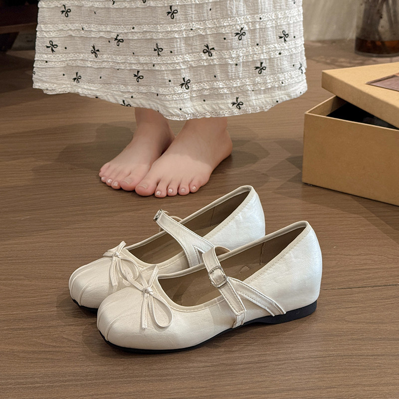 Модная обувь увеличивает внутреннюю высоту женской обуви Mary Jane shoes, новой летней модели 2026 года на плоской подошве...
