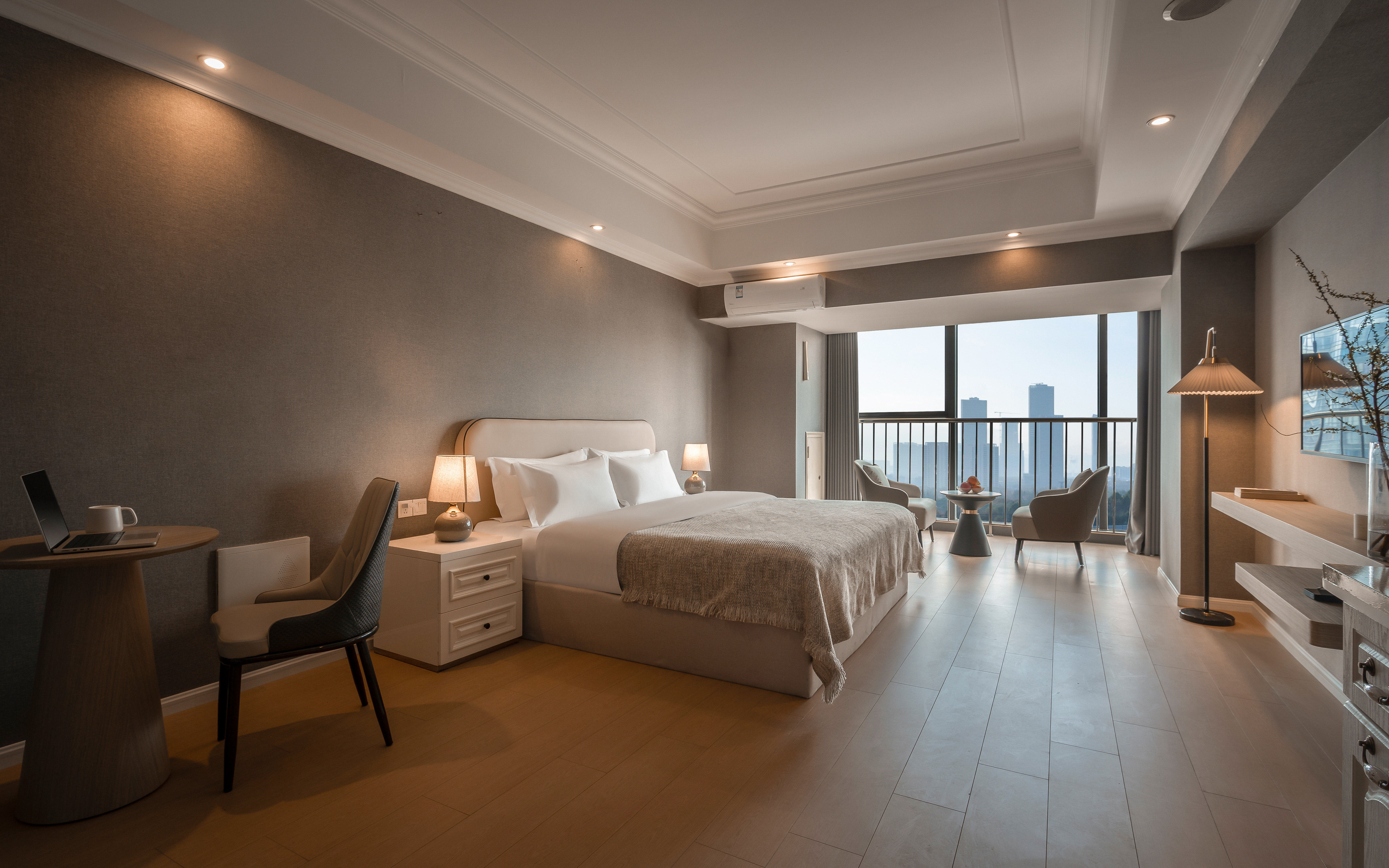 Kaili City Mercure Hotel (Kunming Wanda Plaza Store) and Feng Nuanyang