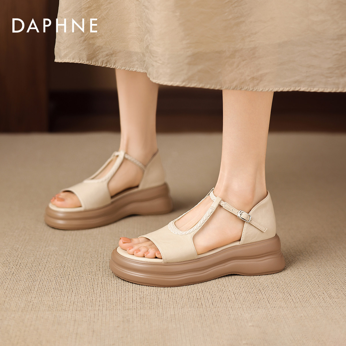 Повседневные женские босоножки Daphne; новинка 2026 года; летняя обувь на толстой подошве и танкетке с открытым носком; универсальная пляжная женская обувь в римском стиле