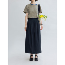 Dotrobe has a salt shrink texture and a horse cotton pleated skirt. Women's long skirt in spring/summer - beige white/black