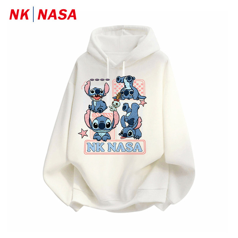 NK NASAの共同名字はC. V. St. Steakで,2026年秋の新人,コートを着ていた.