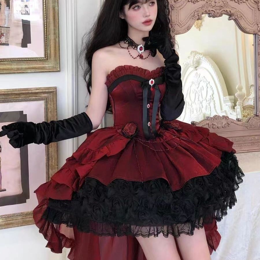 Gothic-style rose nebula red Lolita evening gown, a girl's birthday coming-of-age ceremony dress with a train, a Lolita princess dress.