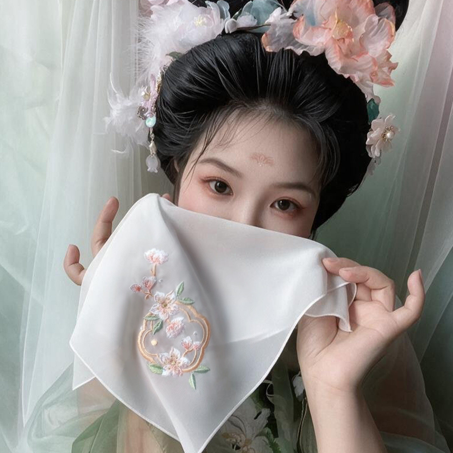 Original costume dance performance props by Zongjiao: Peach Blossom Pavilion embroidered handkerchiefs...