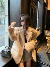 High end European best-selling outerwear for women in winter, new temperament for ladies, high-end apricot thickened suit style woolen coat