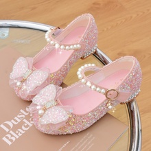 Eight year old store with six colors of children's shoes, little girl princess shoes, children's pearl belt diamond single shoes, pink soft sole high heels