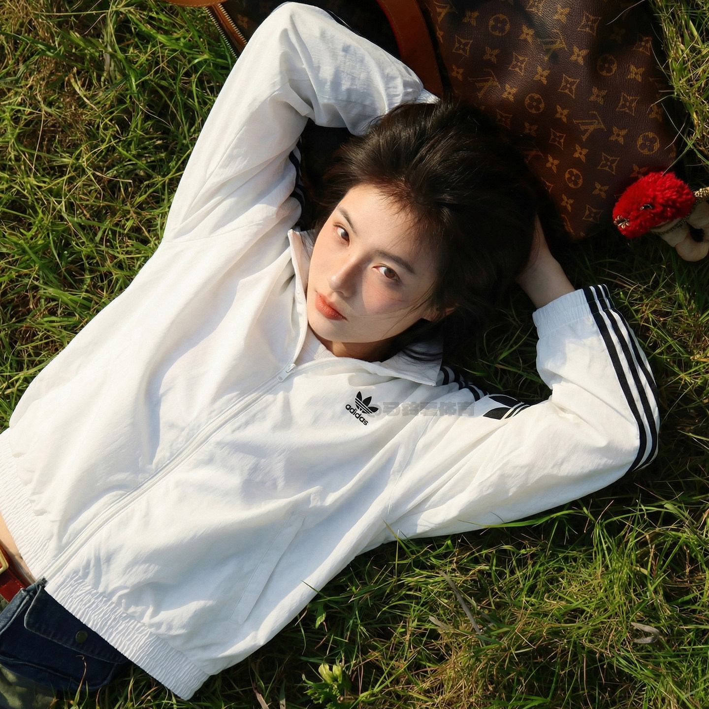 Adidas Куртка Adidas классическая белая повседневная куртка в полоску с воротником-стойкой для мужчин и женщин JI7535