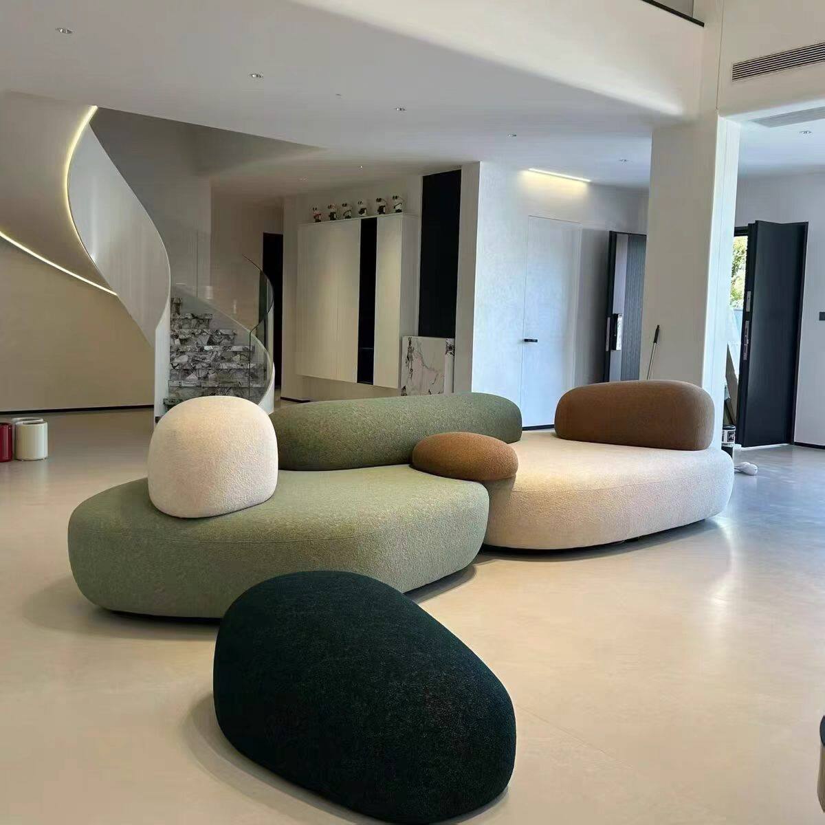 Итальянский минималистский художественный диван cobblestone art sofa villa, большая гостиная с плоским полом, модульный тканевый диван особой формы, сетчатый красный