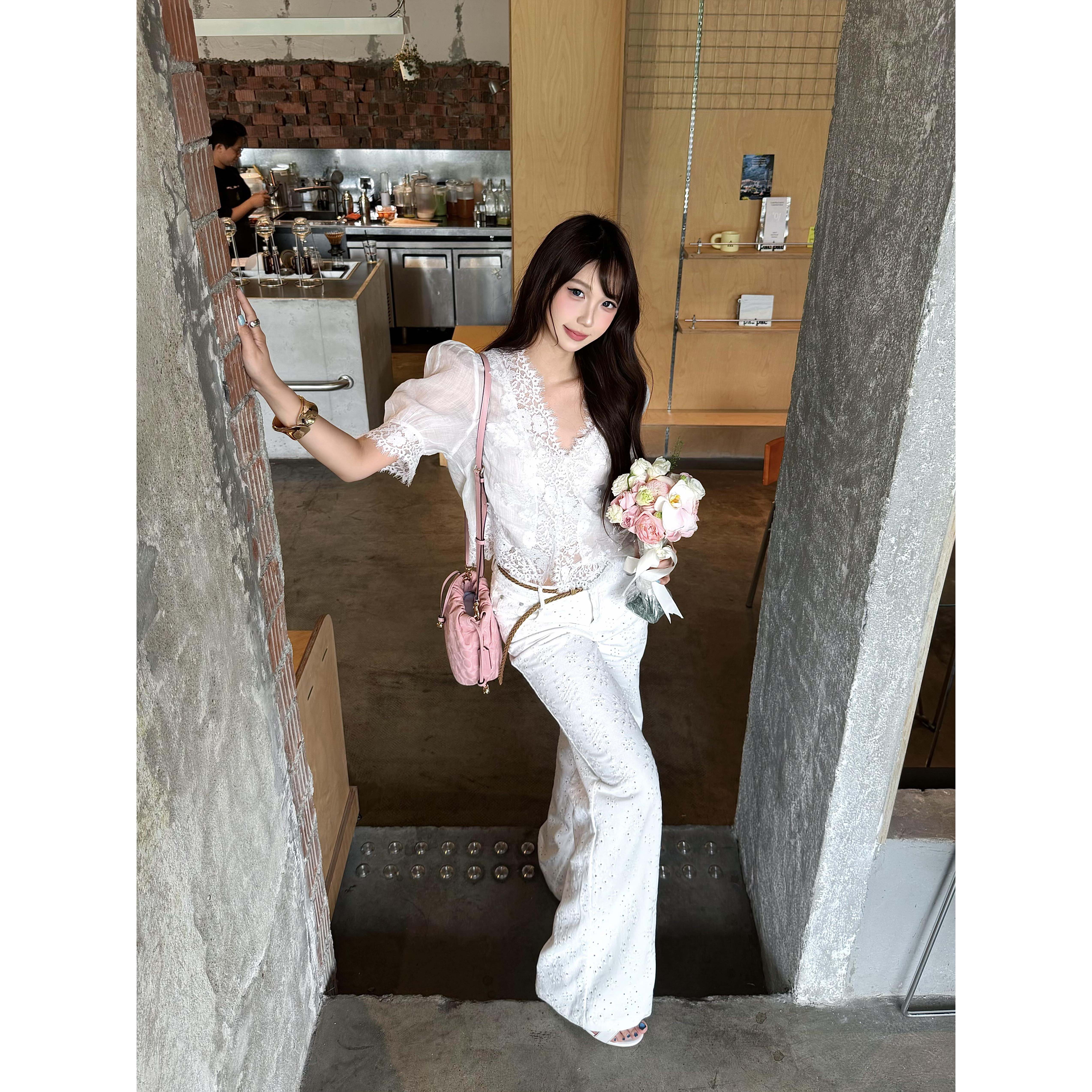 GeeGeeFunny White Heavy Lace Shirt Women's Autumn Short Slim Fit Design Unique Mid-Sleeve Top