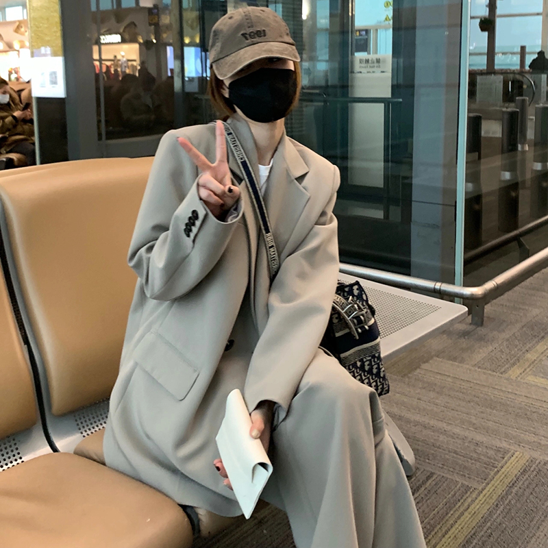 Молочно-чайный серый маленький пиджак для костюма, женский короткий весенне-осенний 2023, новый стиль, маленький повседневный свободный костюм высокого класса