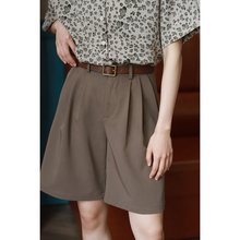 Zhang Zifeng's matching shorts for women's summer loose fitting suit with a five piece pant, retro high waist, heavy feeling, wide legs, slimming straight leg shorts