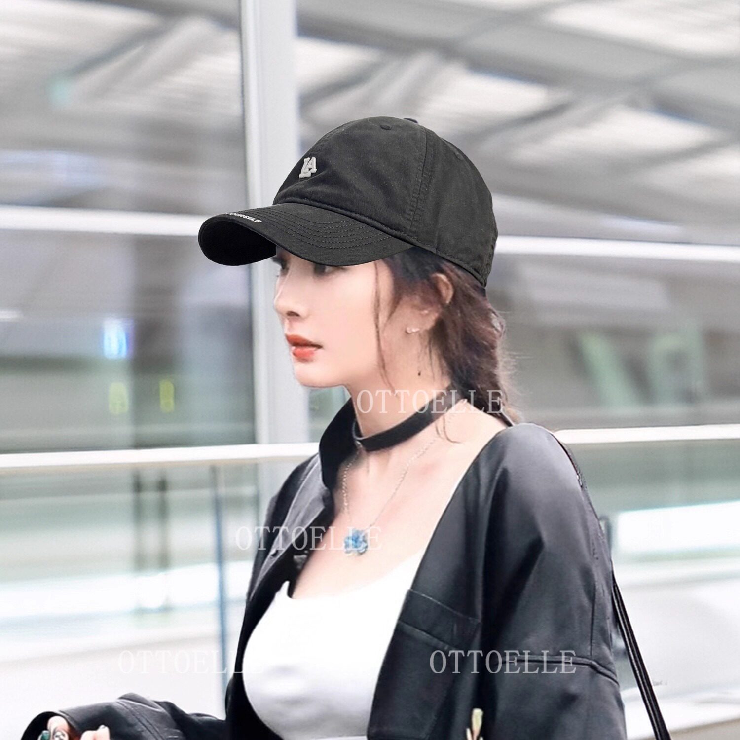 Бейсболка Yang Mi с таким же мягким верхом, корейская версия 2026 года, с вышивкой мелкими буквами, простая и универсальная женская повседневная модная кепка