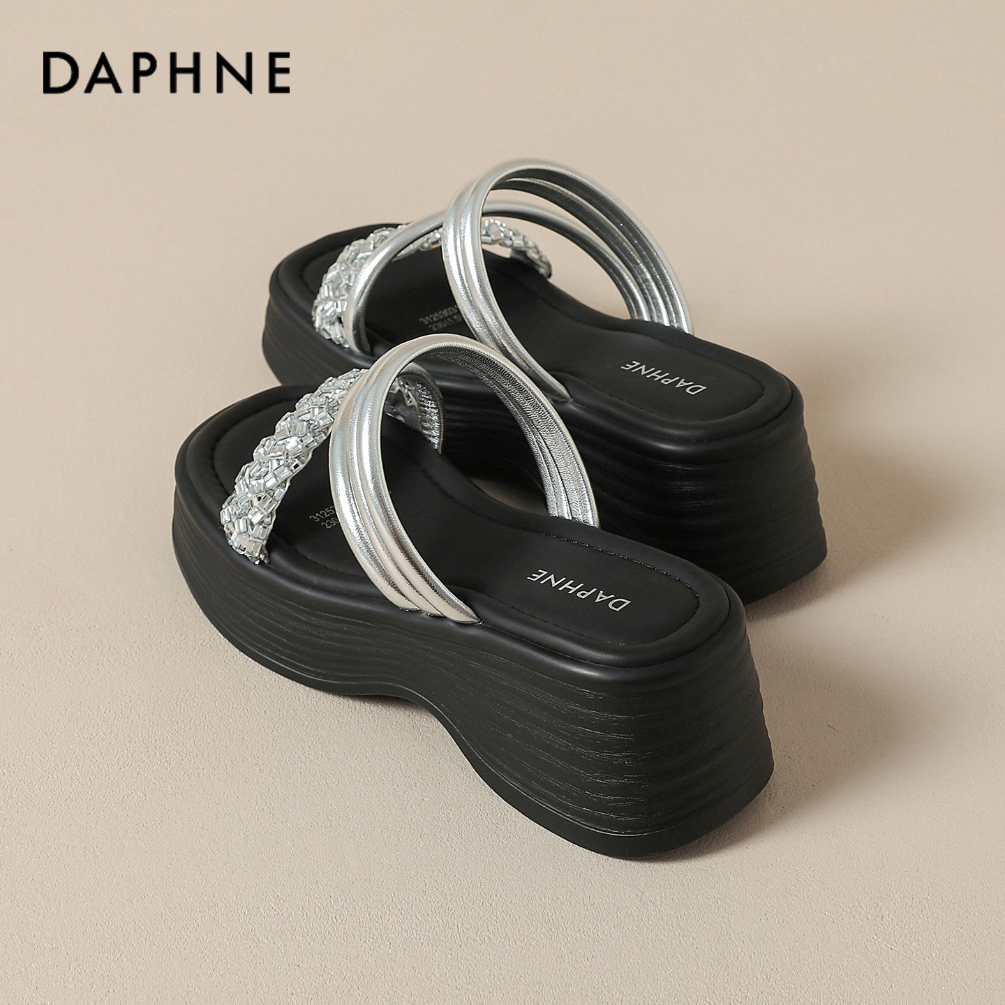 Тапочки на толстой подошве Daphne, женская верхняя одежда, лето 2026, новинка, гигантские красивые повседневные сандалии с юбкой на морском побережье