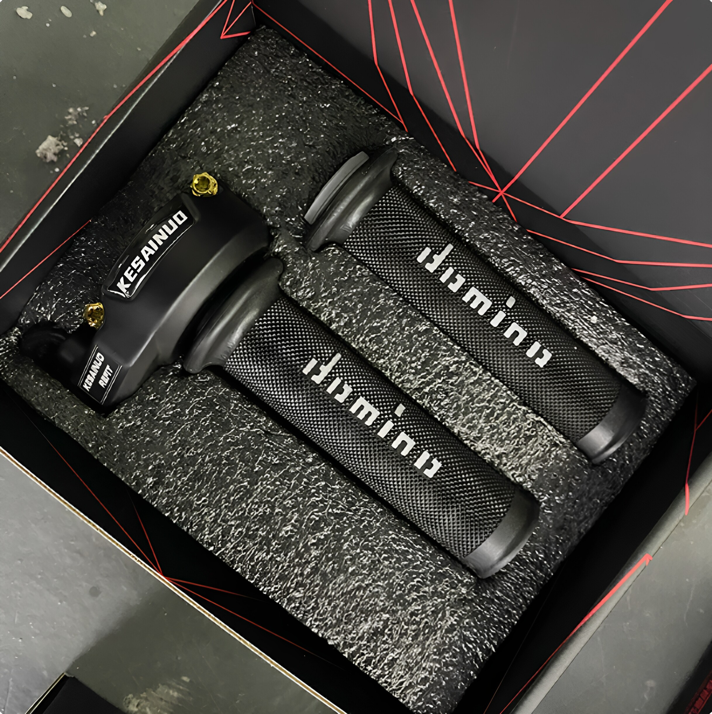 Cosano Electronics заправляет масло № 9 polar core Mavericks для всех серий Yadi X5 и других электромобилей непосредственно модификацией ручки дроссельной заслонки