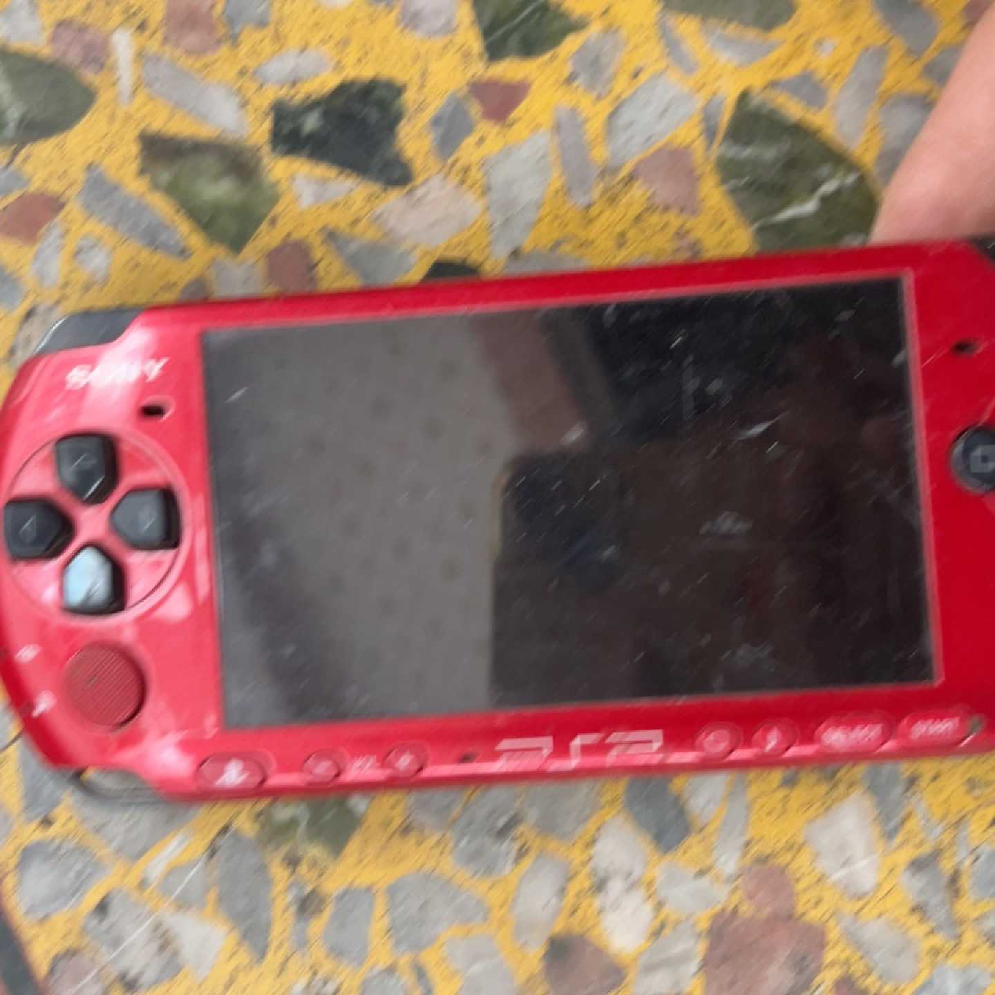 Игровая консоль Sony PSP3006, подробности смотрите на картинке, продается в черном цвете, возврату не подлежит