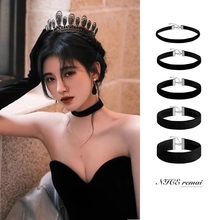 Ju Jingyi's classic and minimalist black choker collar with versatile neck accessories imported velvet neck strap choker