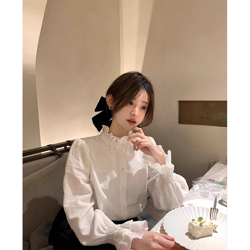New Spring/Autumn French-style white blouse with ruffled collar, European retro style, layered inner layer shirt.